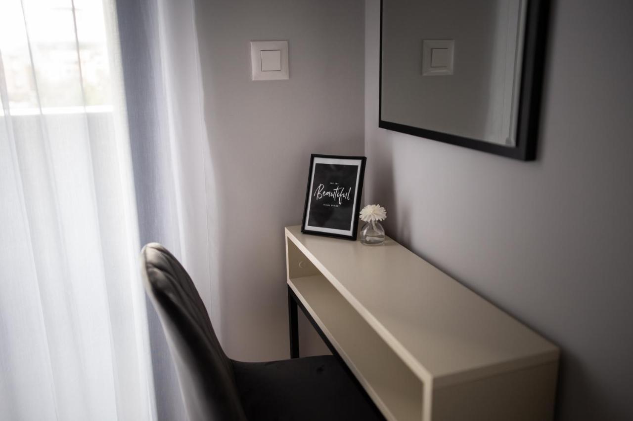 Lina - Pg, Moraca River Apartment بودغوريتْسا المظهر الخارجي الصورة